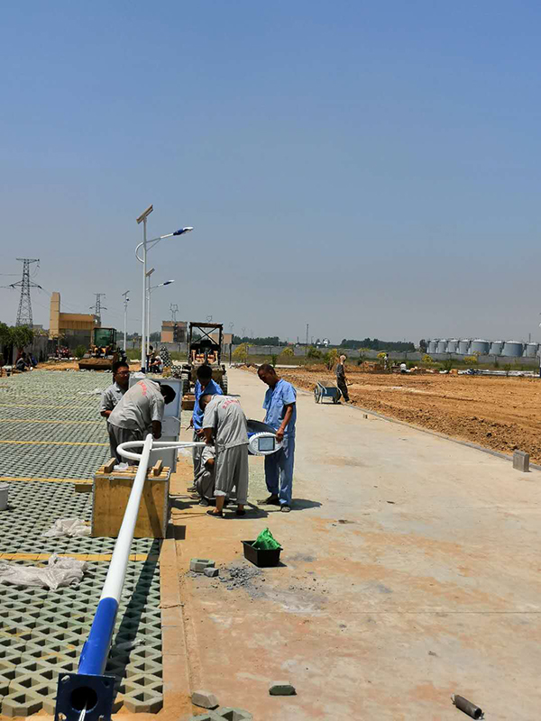 太陽(yáng)能路燈圖片